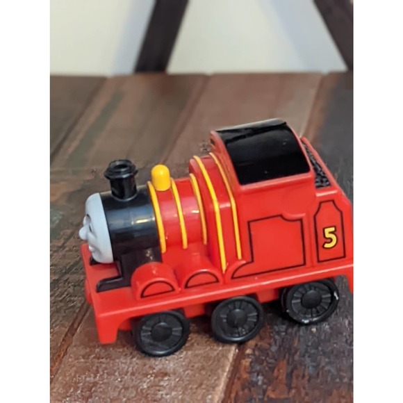 2009 Thomas the Train - James - Picture 2 of 5